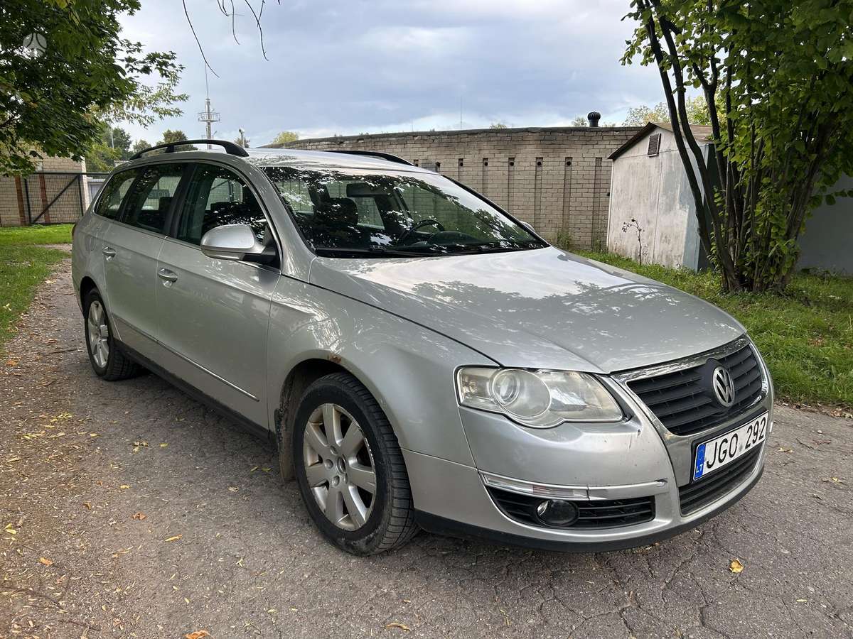 Volkswagen Passat - 1