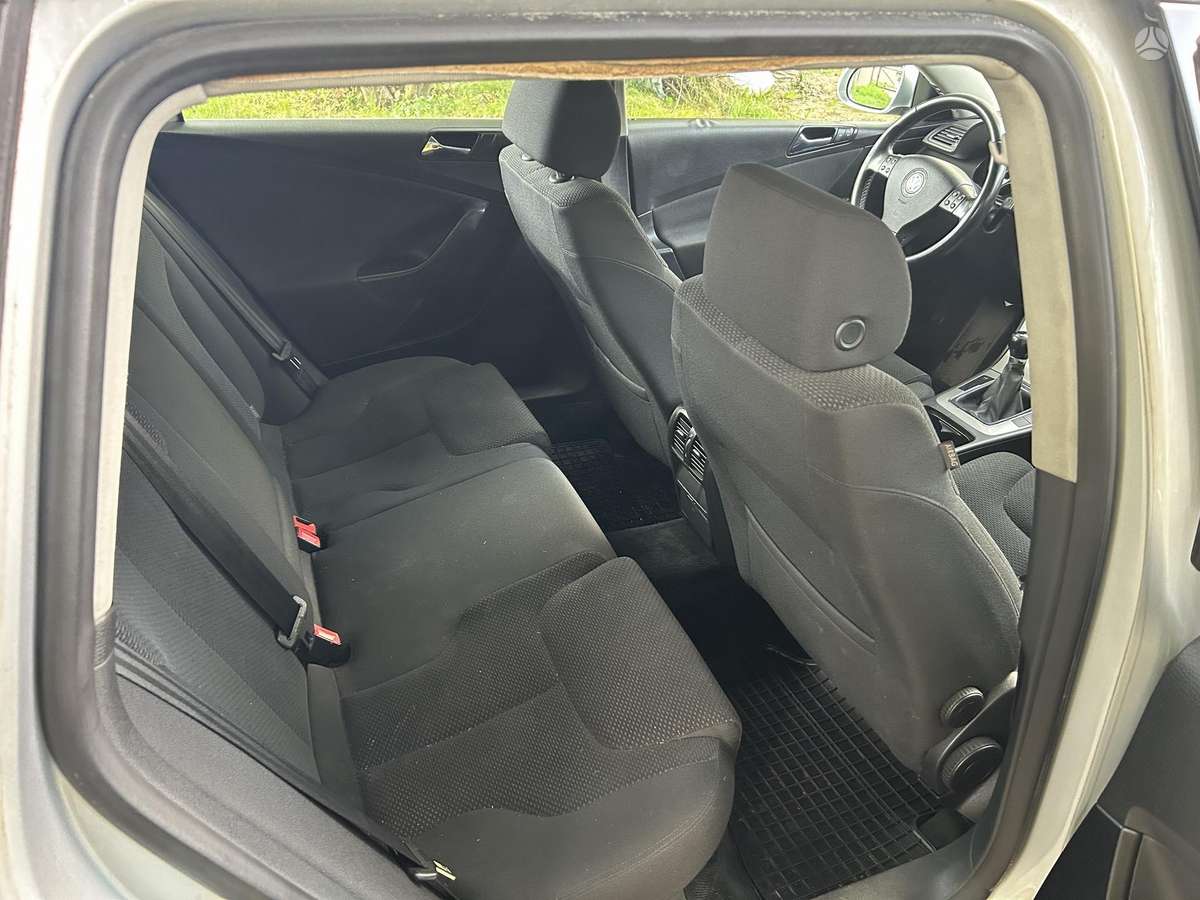 Volkswagen Passat - 12