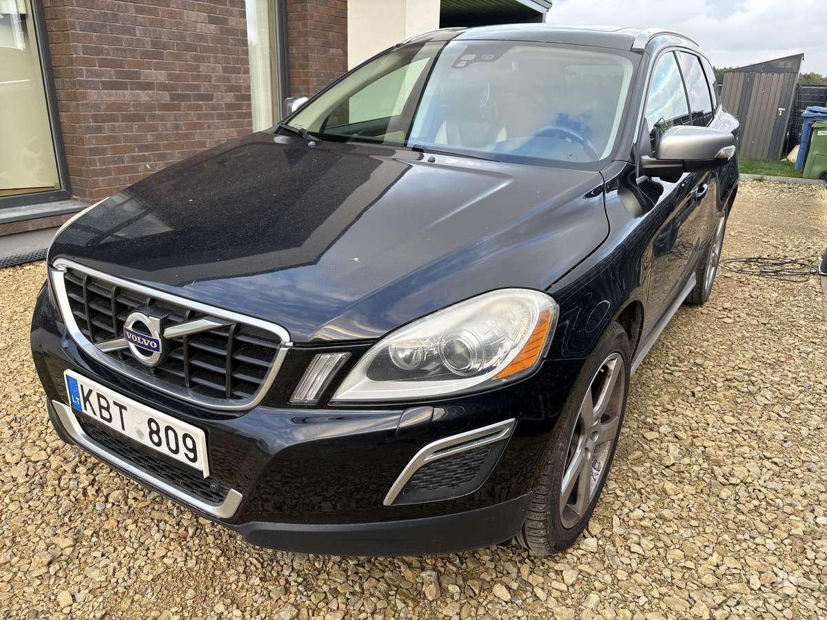 Volvo XC60, 3.2 l., off-road / crossover