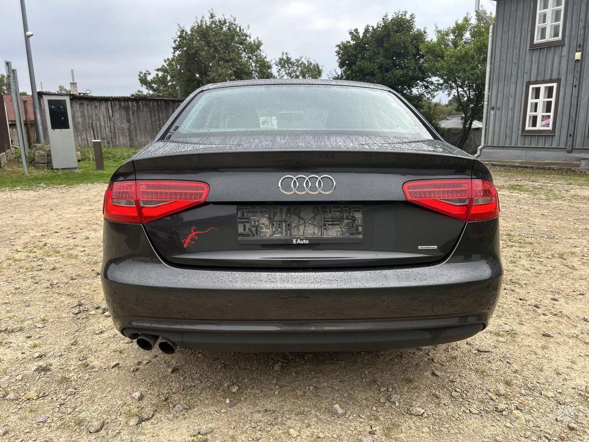 Audi A4, 2.0 l., Седан