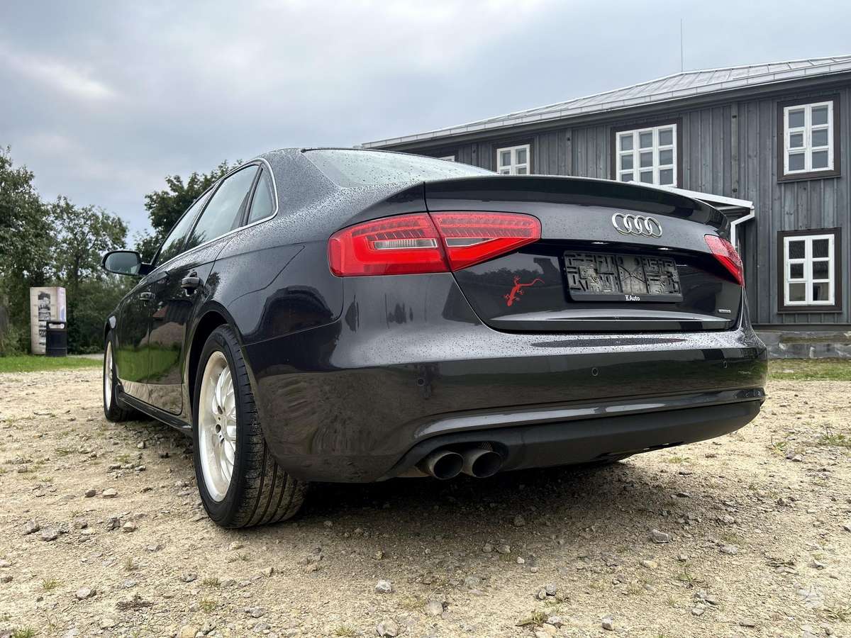 Audi A4, 2.0 l., Седан