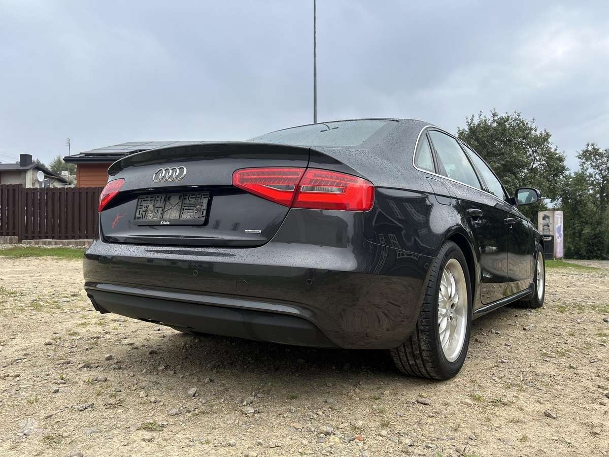 Audi A4, 2.0 l., Седан