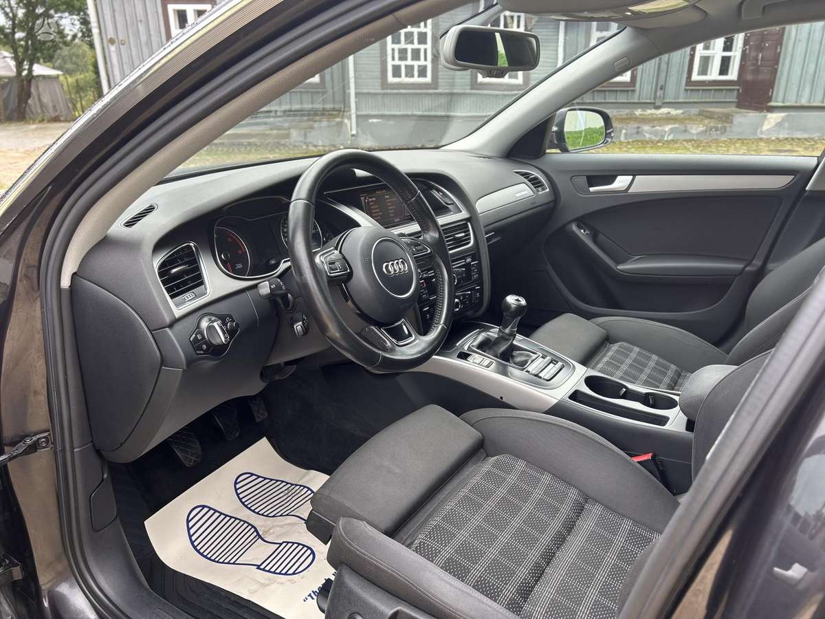 Audi A4, 2.0 l., Седан