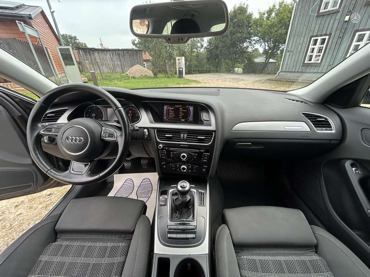 Audi A4, 2.0 l., Седан