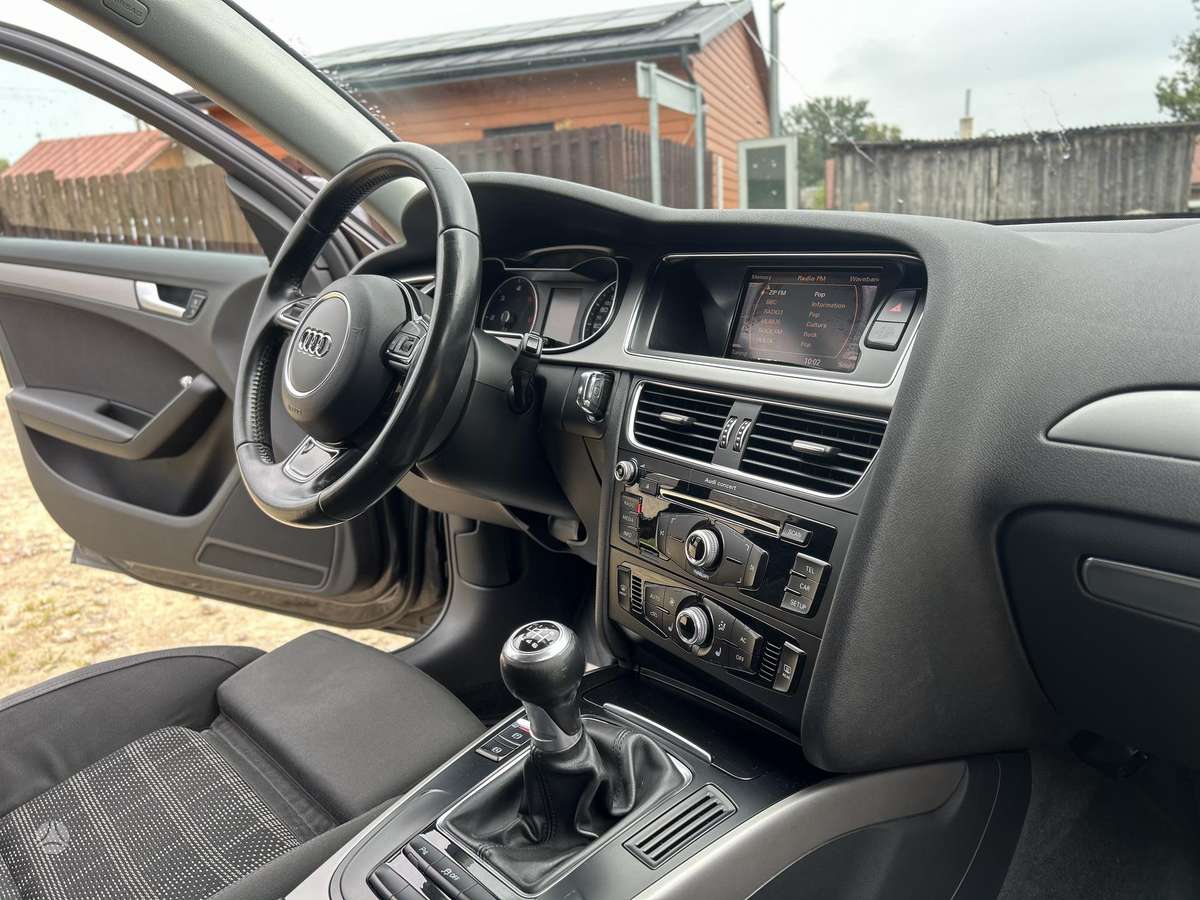 Audi A4, 2.0 l., Седан