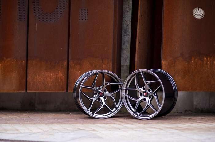 Japan Racing JR35 Hyper Black, light alloy, R19