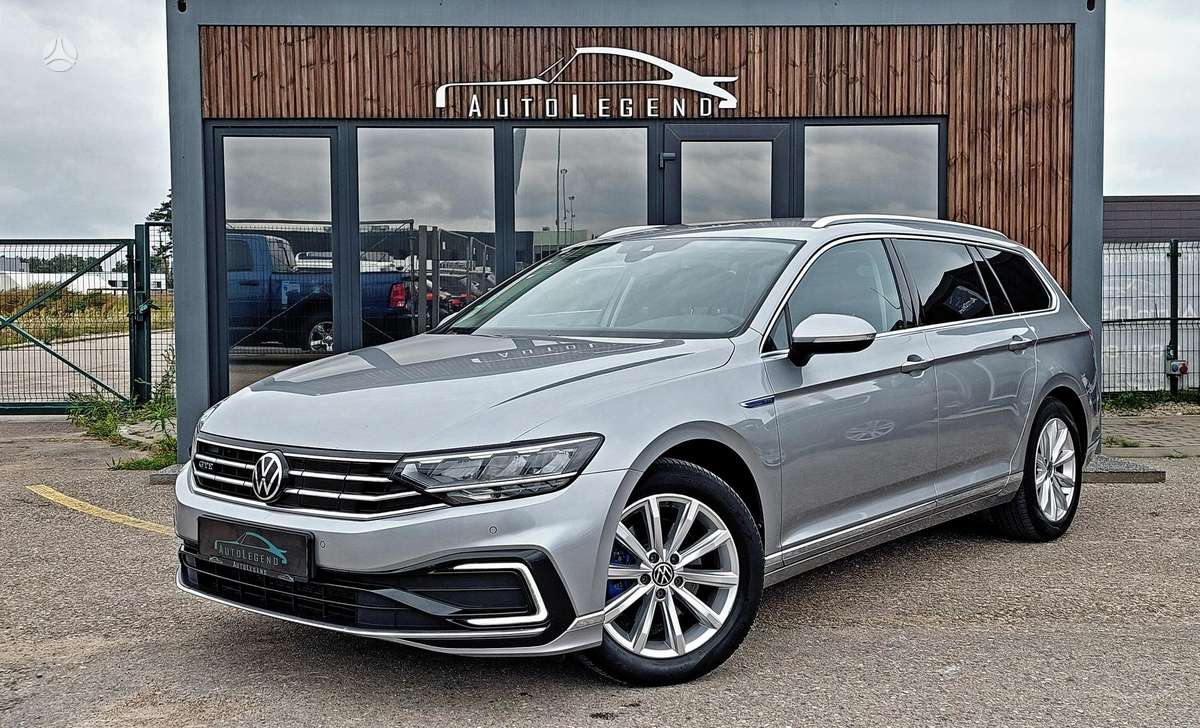 Volkswagen Passat - 1