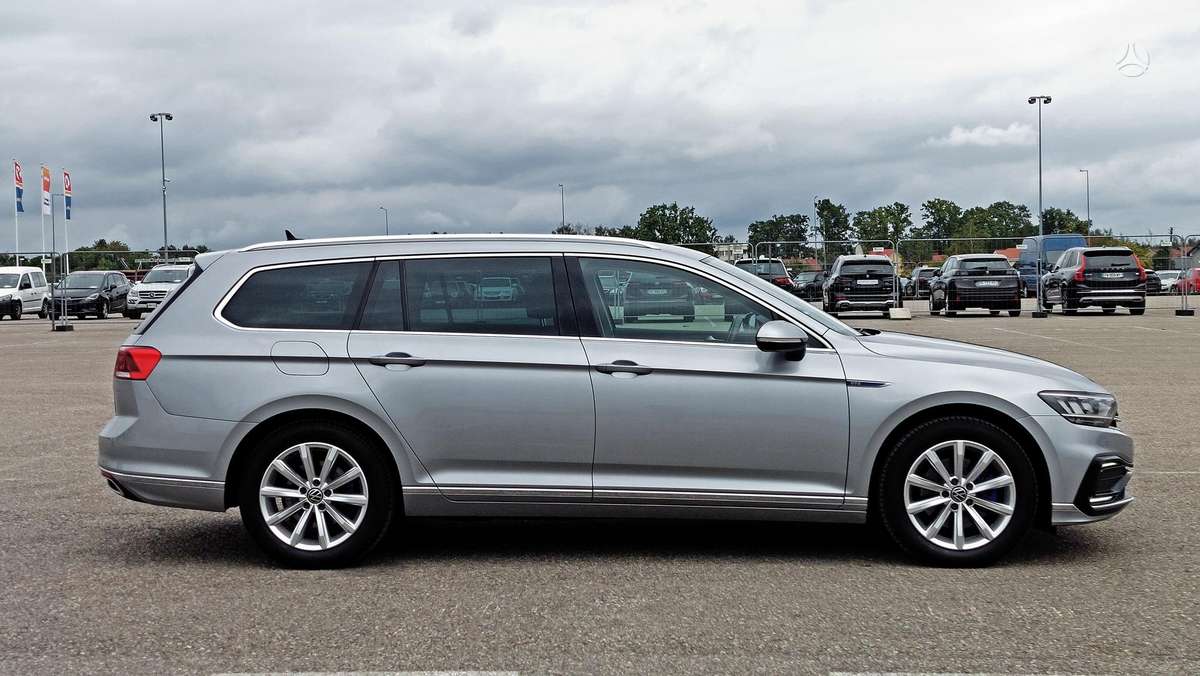 Volkswagen Passat - 8