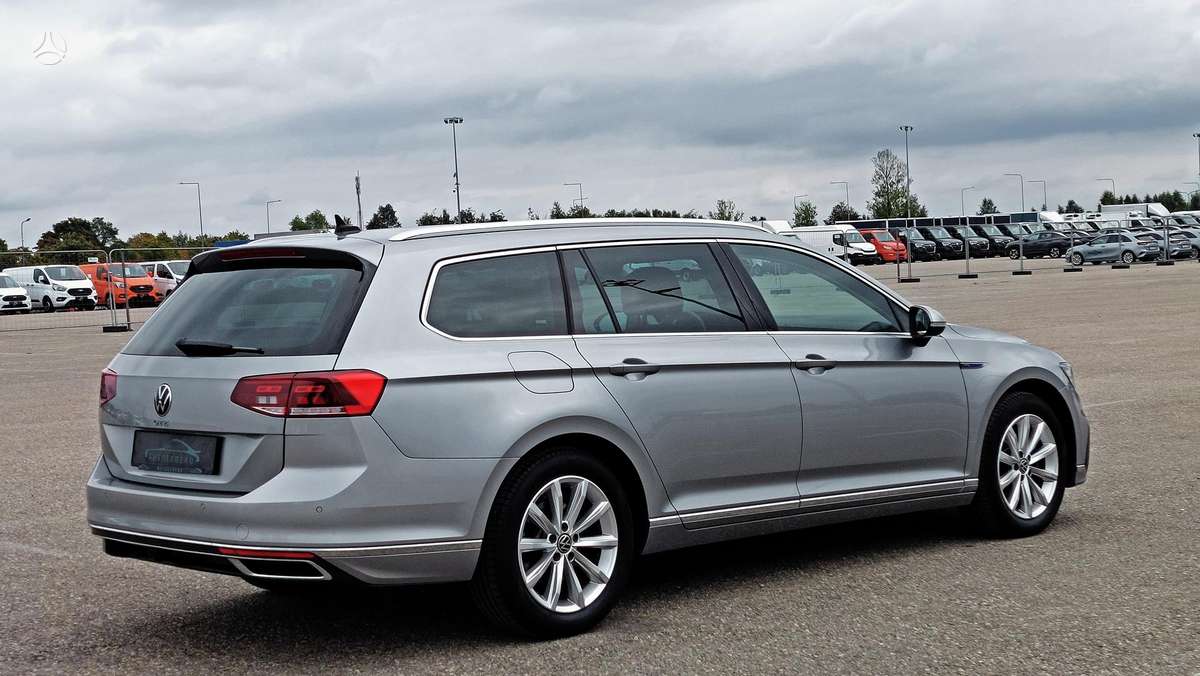 Volkswagen Passat - 12