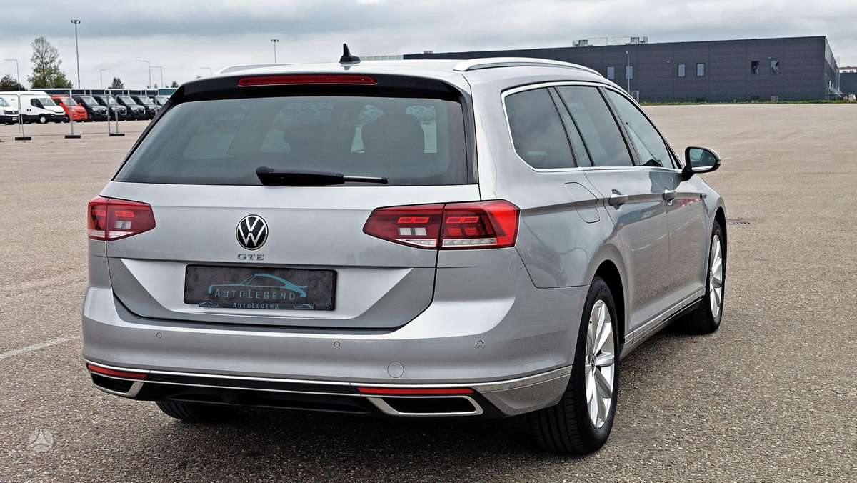 Volkswagen Passat - 4