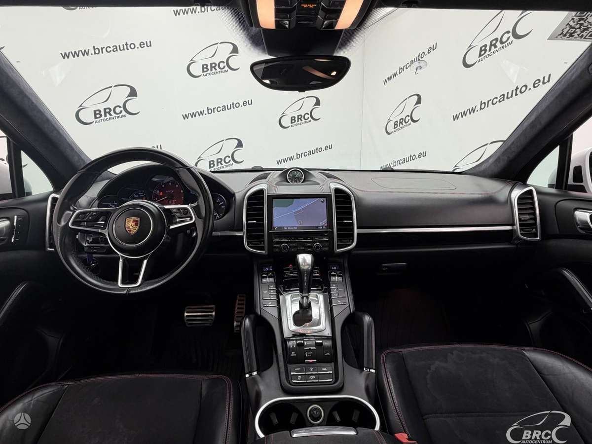Porsche Cayenne - 4