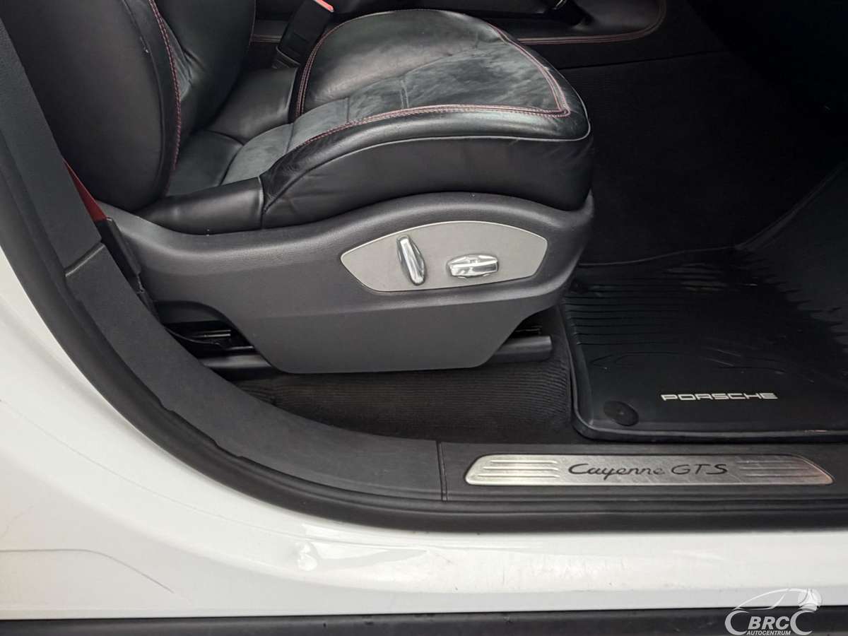 Porsche Cayenne - 7