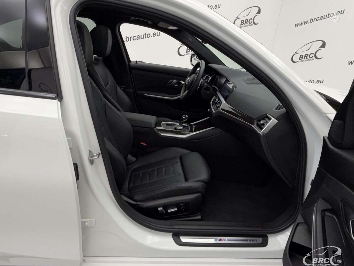 BMW 330, 2.0 l., Седан