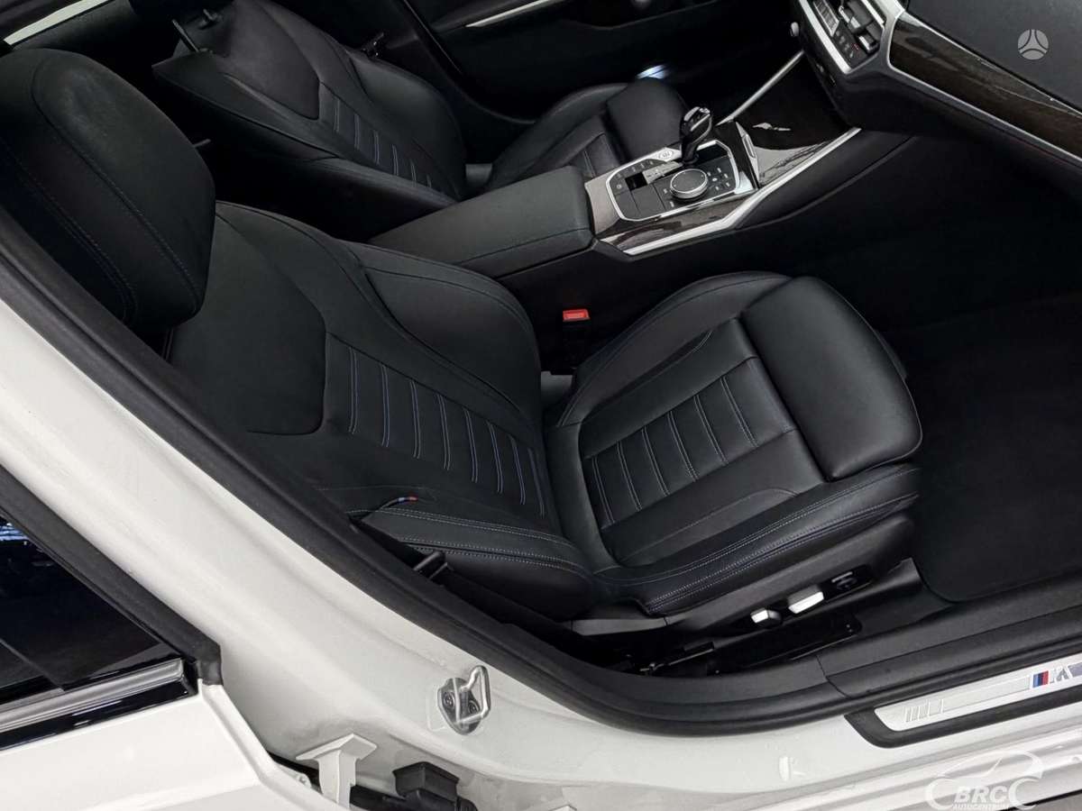 BMW 330, 2.0 l., Седан