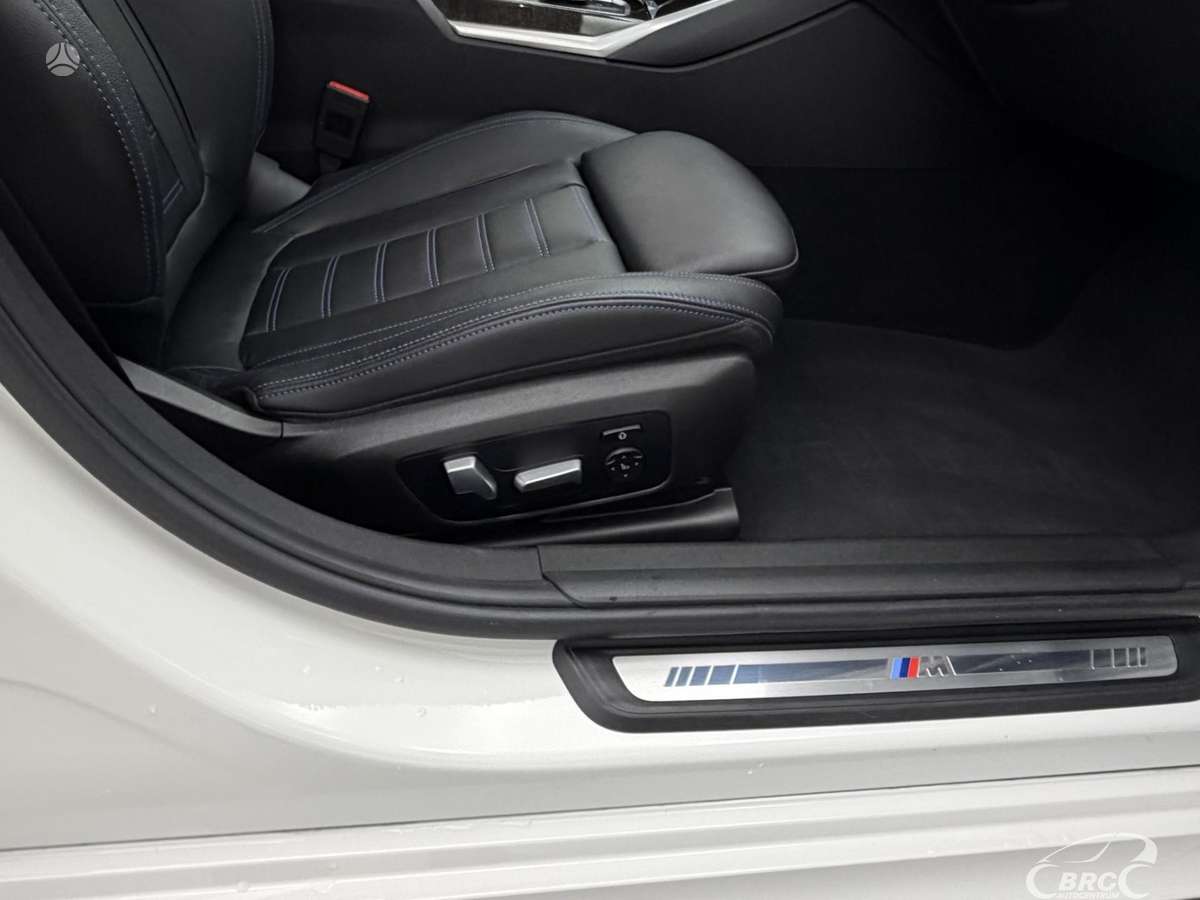 BMW 330, 2.0 l., Седан
