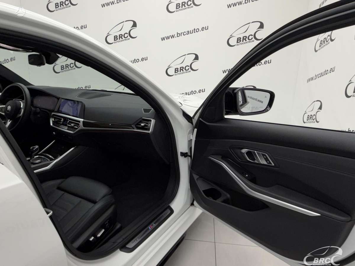 BMW 330, 2.0 l., Седан