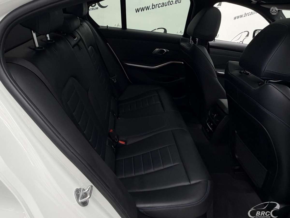 BMW 330, 2.0 l., Седан