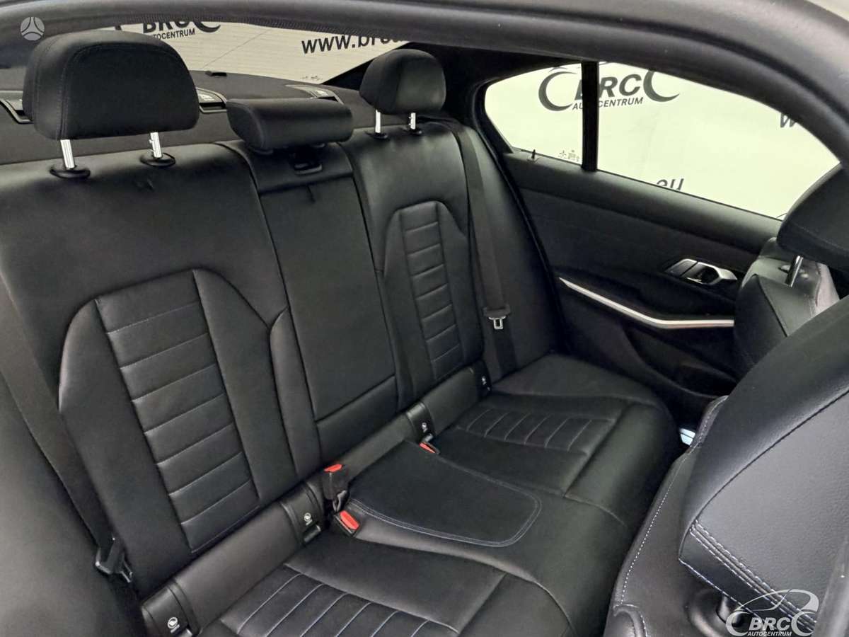 BMW 330, 2.0 l., Седан