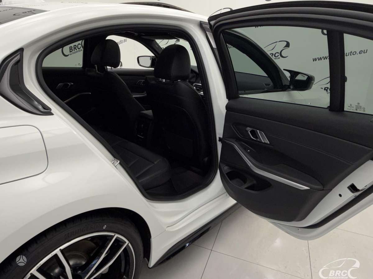 BMW 330, 2.0 l., Седан
