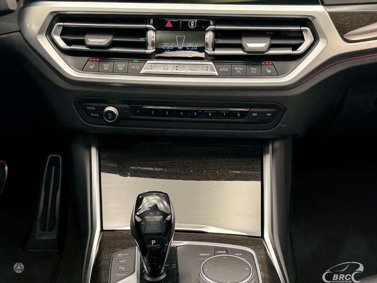 BMW 330, 2.0 l., Седан