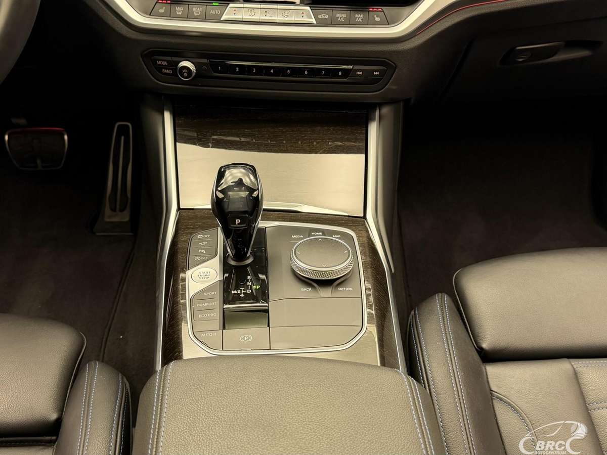 BMW 330, 2.0 l., Седан