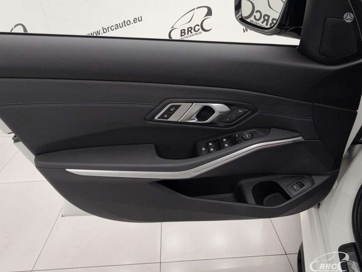 BMW 330, 2.0 l., Седан