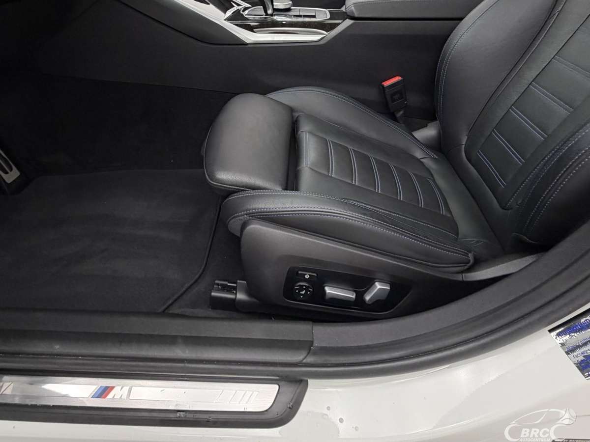 BMW 330, 2.0 l., Седан
