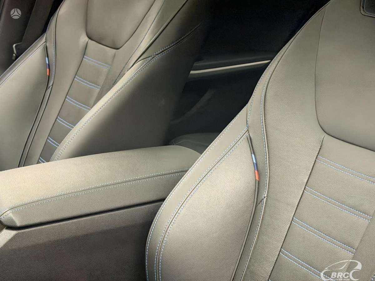 BMW 330, 2.0 l., Седан