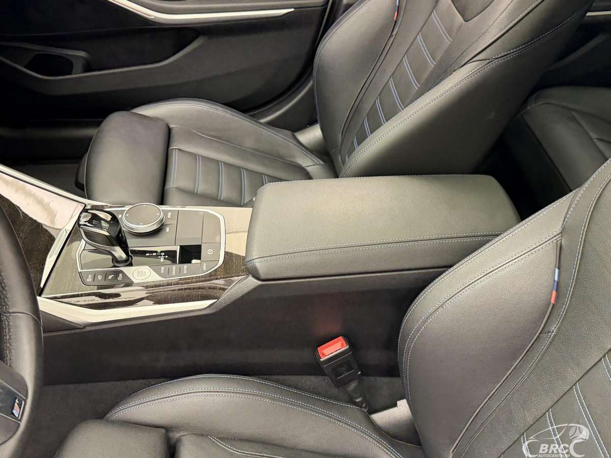 BMW 330, 2.0 l., Седан