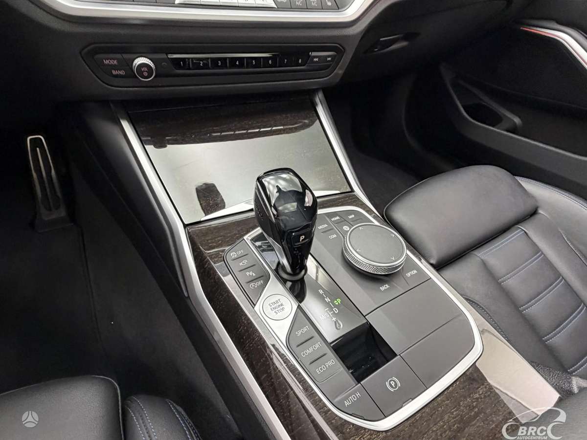 BMW 330, 2.0 l., Седан
