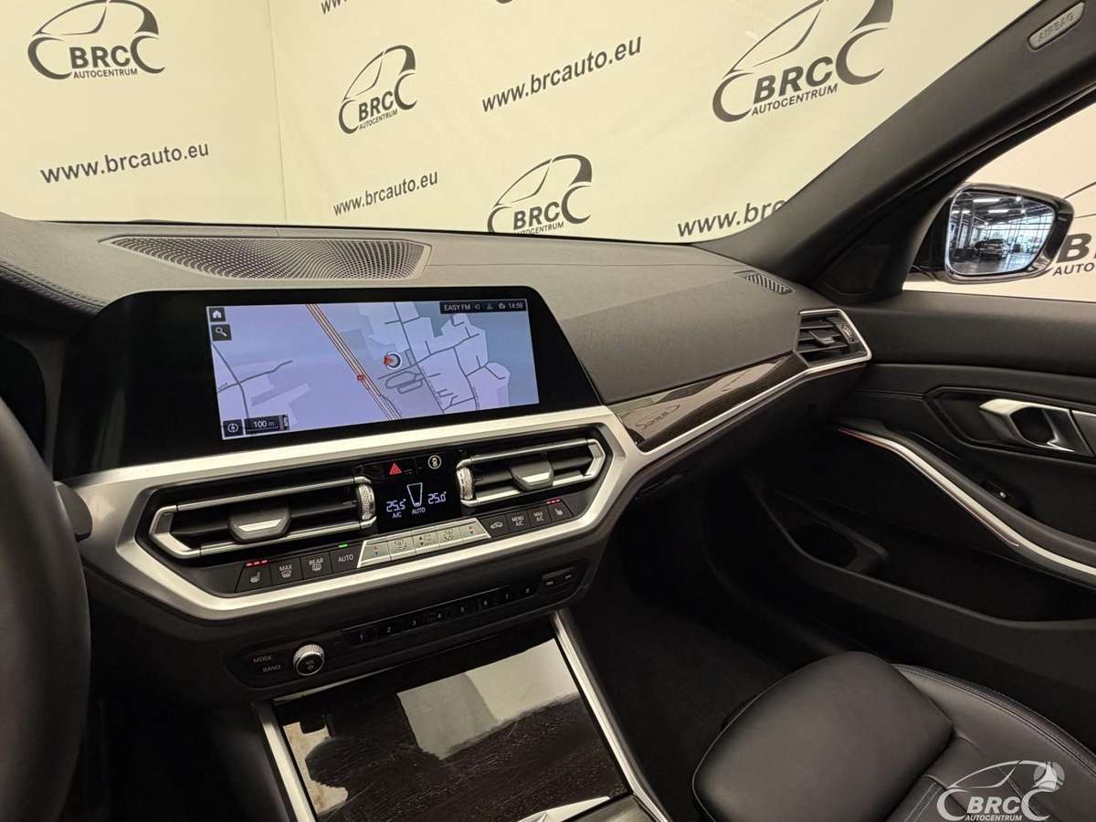 BMW 330, 2.0 l., Седан