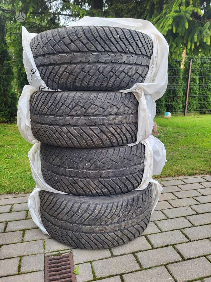 Cooper, ziemas 235/40 R18