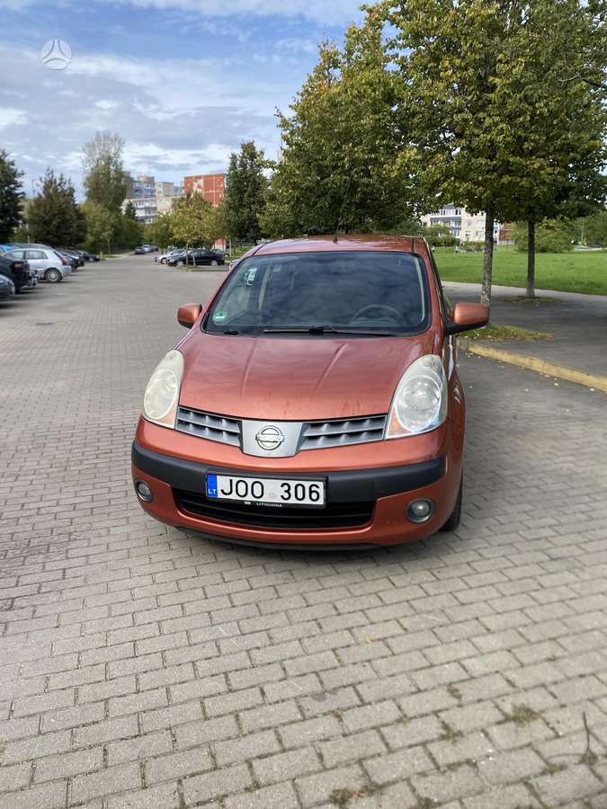 Nissan Note, 1.6 l., hatchback