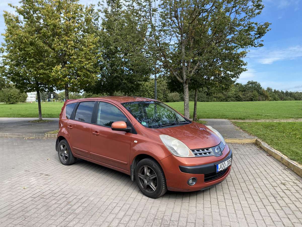 Nissan Note, 1.6 l., hatchback