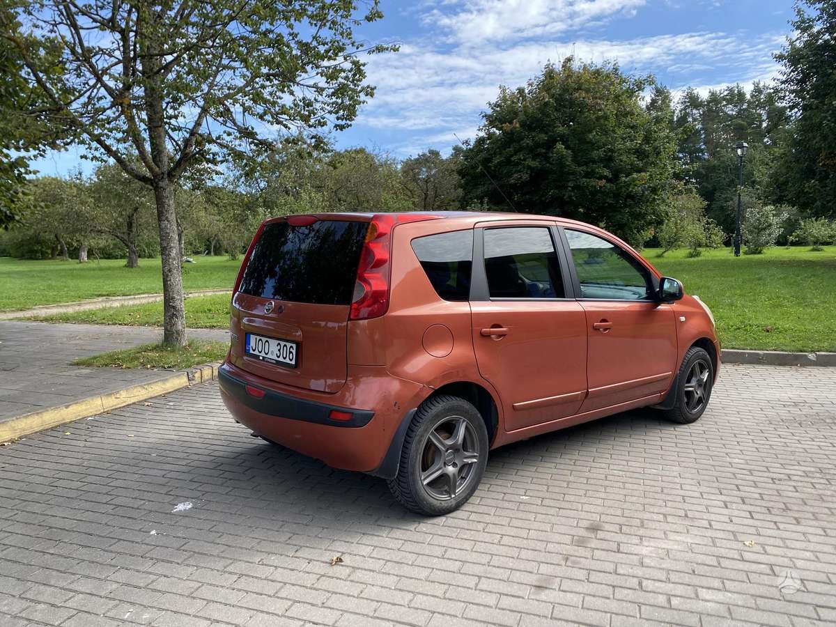 Nissan Note, 1.6 l., hatchback