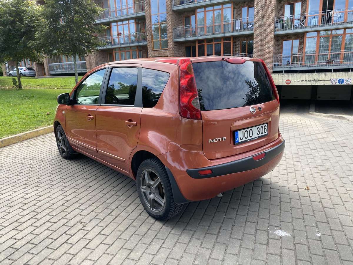 Nissan Note, 1.6 l., hatchback