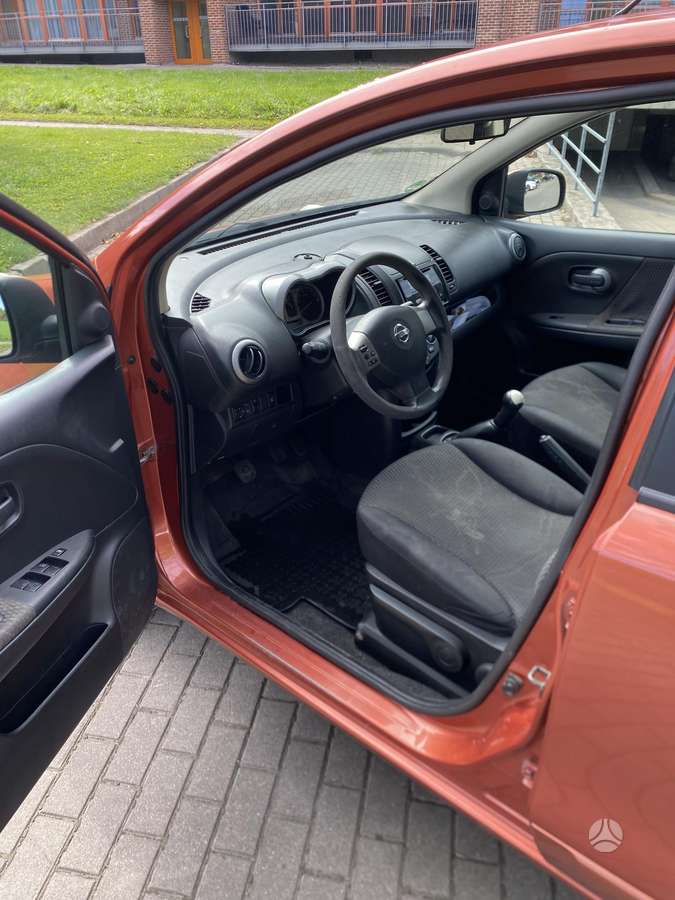 Nissan Note, 1.6 l., hatchback