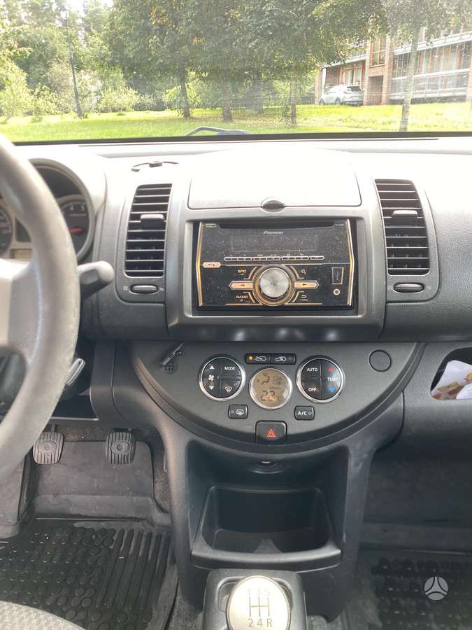 Nissan Note, 1.6 l., hatchback