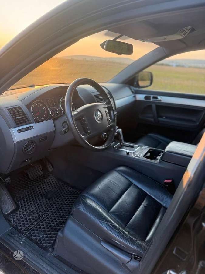Volkswagen Touareg dalimis
