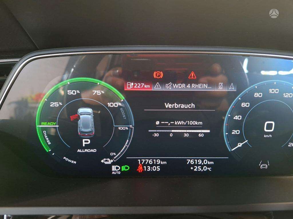 Audi e-tron, 95 kWh, off-road / crossover