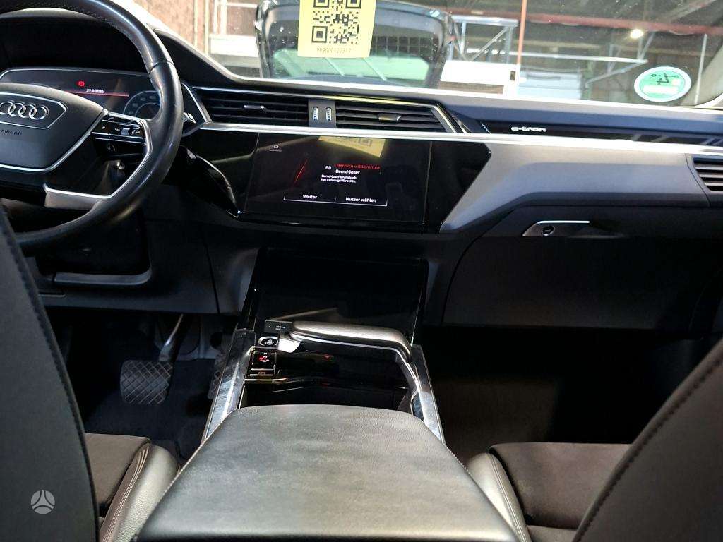 Audi e-tron, 95 kWh, off-road / crossover