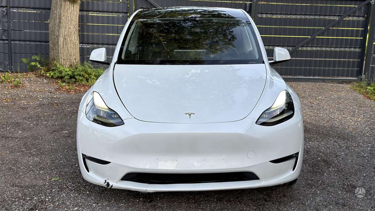 Tesla Model Y, 82 kWh, hatchback