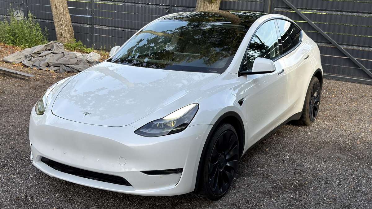 Tesla Model Y, 82 kWh, hatchback