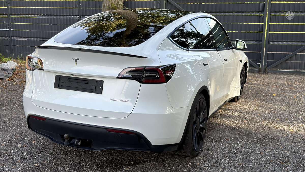 Tesla Model Y, 82 kWh, hatchback
