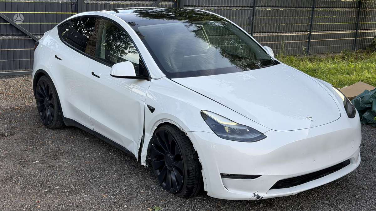 Tesla Model Y, 82 kWh, hatchback