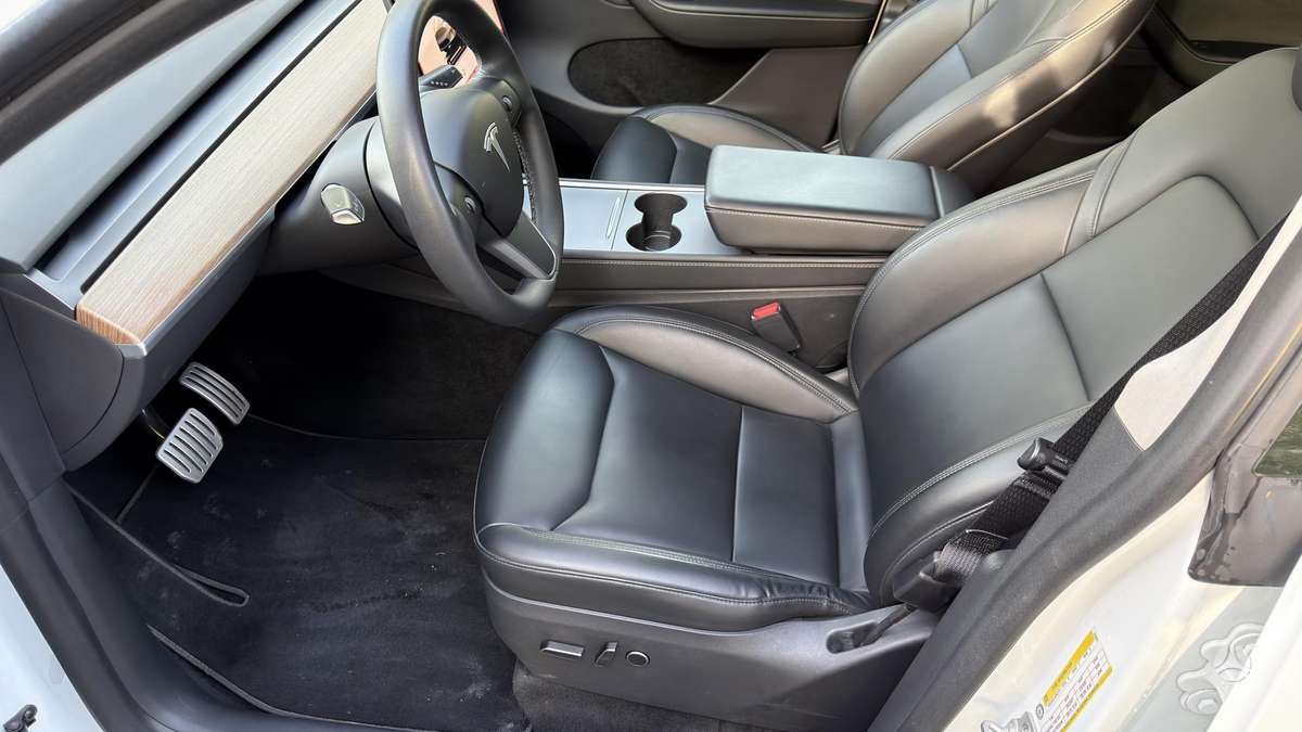 Tesla Model Y, 82 kWh, hatchback