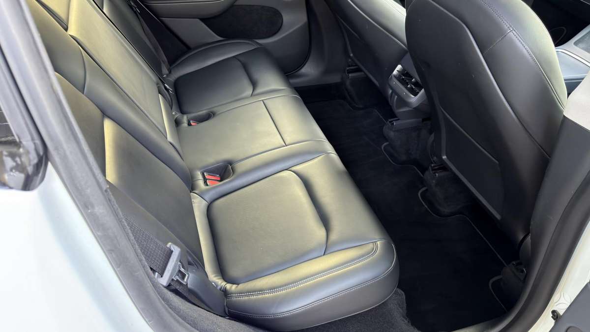 Tesla Model Y, 82 kWh, hatchback
