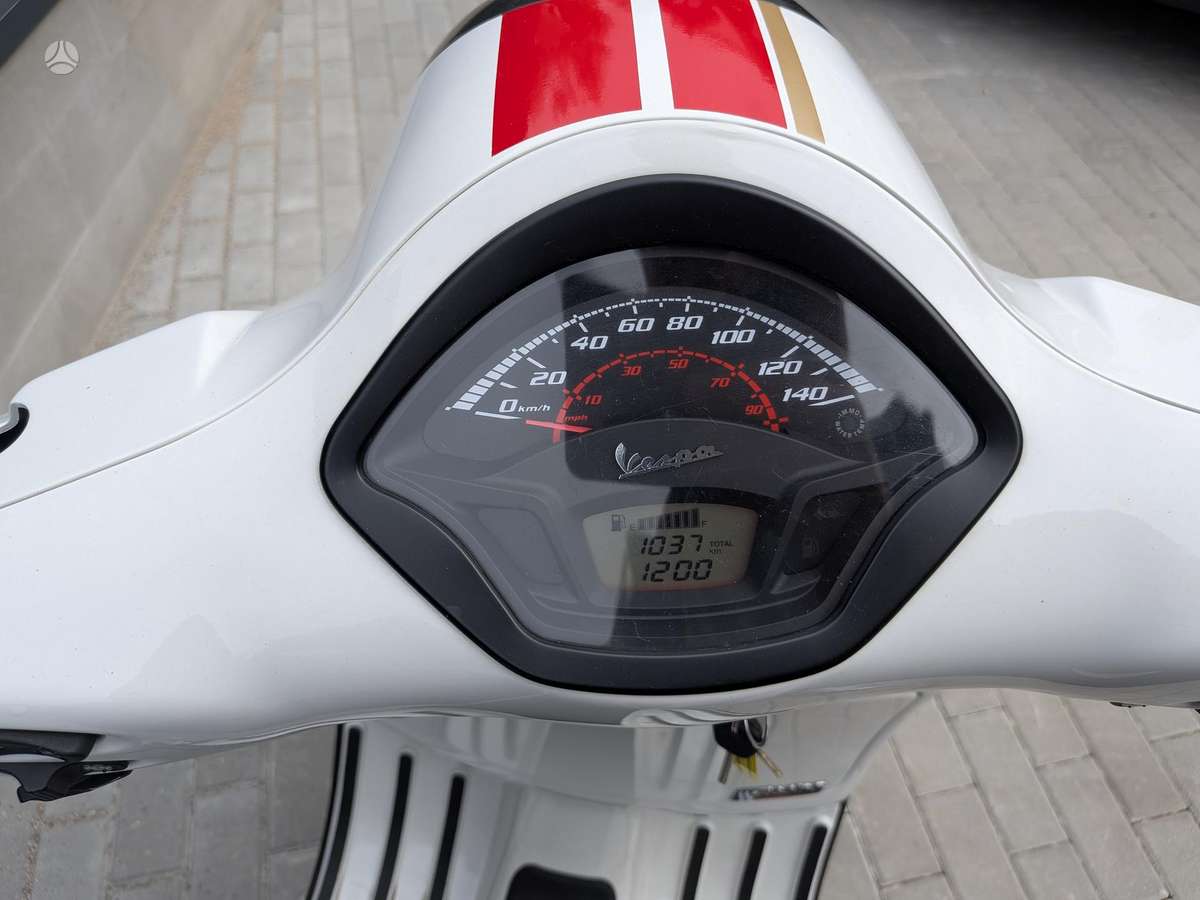 Piaggio Vespa 125cc, мотороллеры / мопеды
