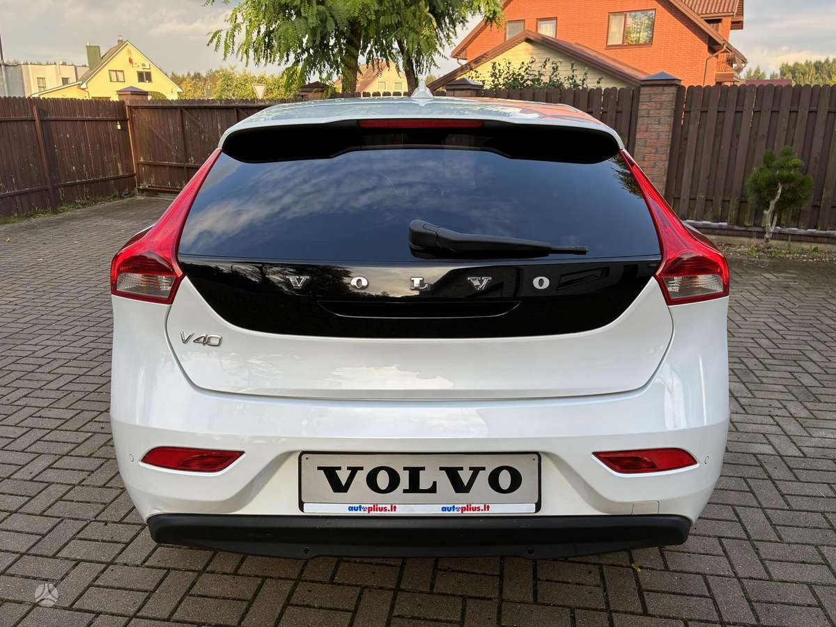 Volvo V40, 1.6 l., hatchback