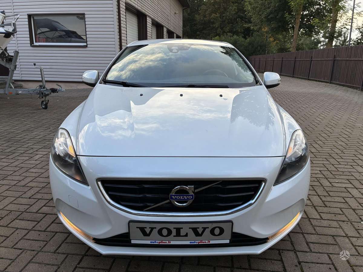 Volvo V40, 1.6 l., hatchback